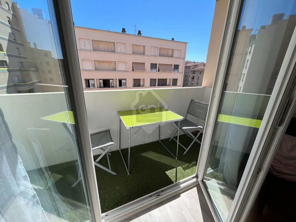 T2 MEUBLÉ CALME avec BALCON ET PARKING