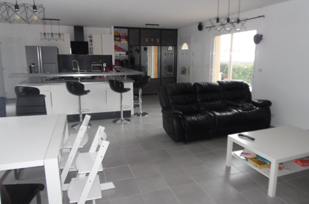 A vendre maison 103 m² 
SAINT ETIENNE DES OULLIERES