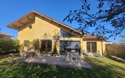 
Au calme ? Maison lumineuse de 142 m² sur terrain plat, clos et arboré
